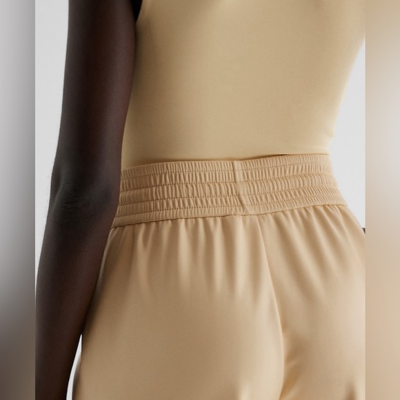 Express Pale Yellow Super High Waisted Faux Leather Pull On Shorts Size L - Picture 4 of 7